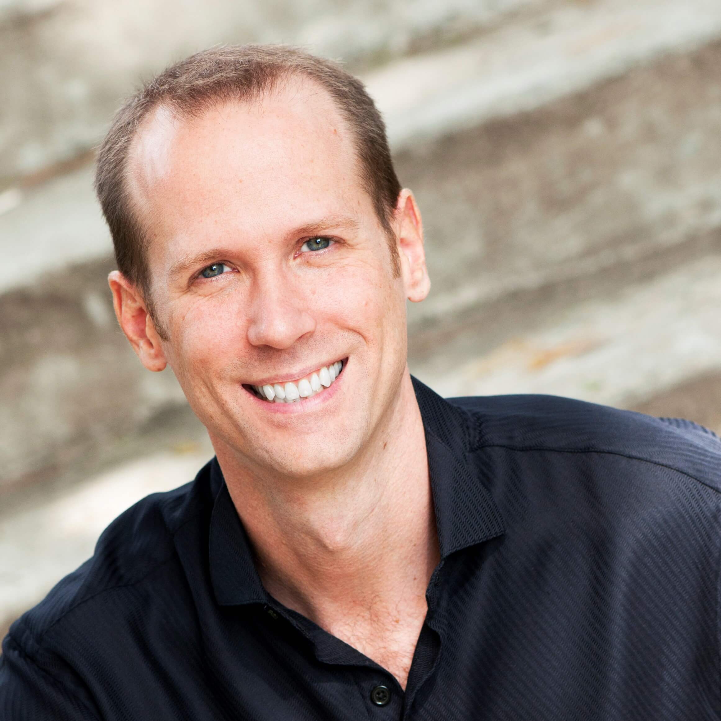 Headshot of conductor Robert Wood